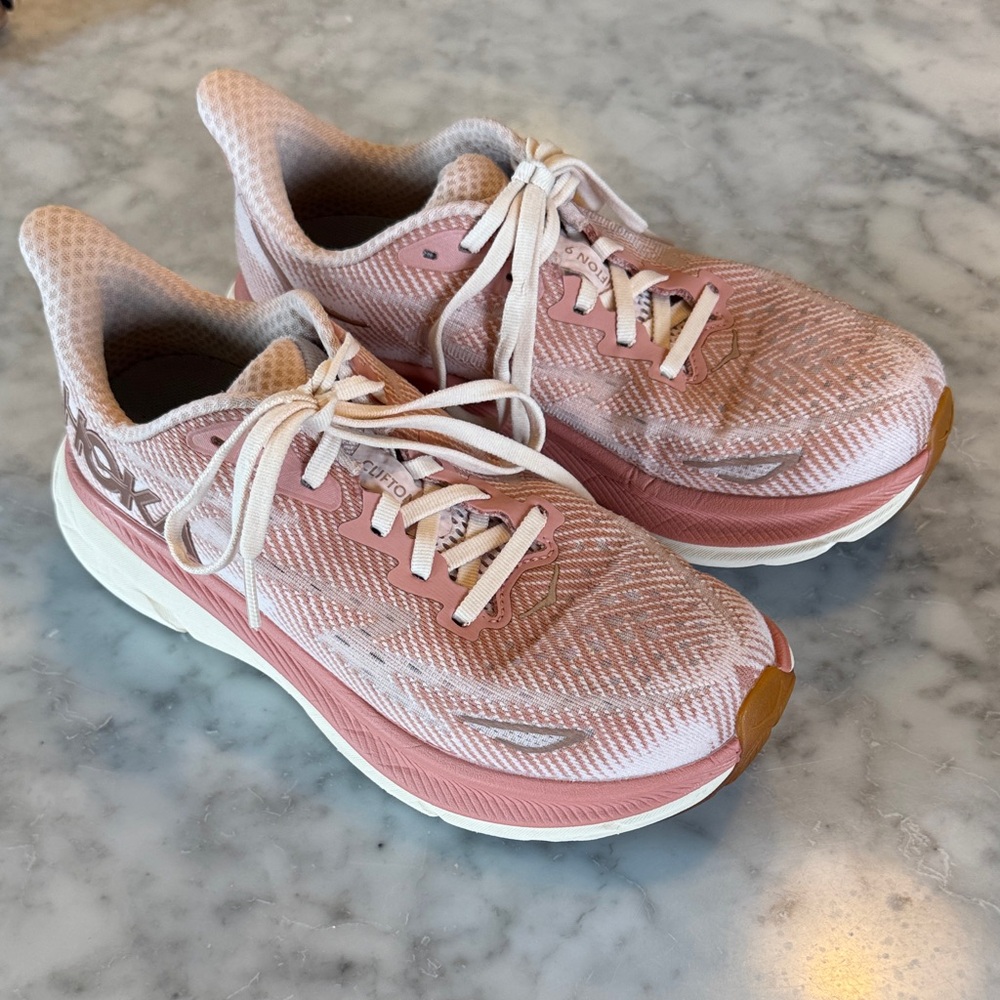 Hoka Clifton 9 in Sandstone/Cream & Rose Gold Accents, Size 6.5, Regular Width
